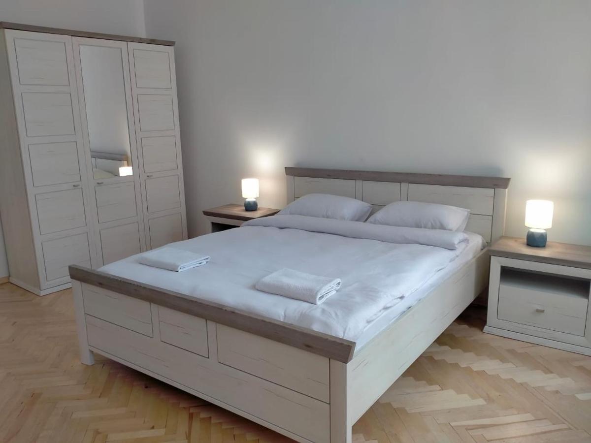 Avangard Kryva Lypa 3 Apart Lvov Exteriér fotografie