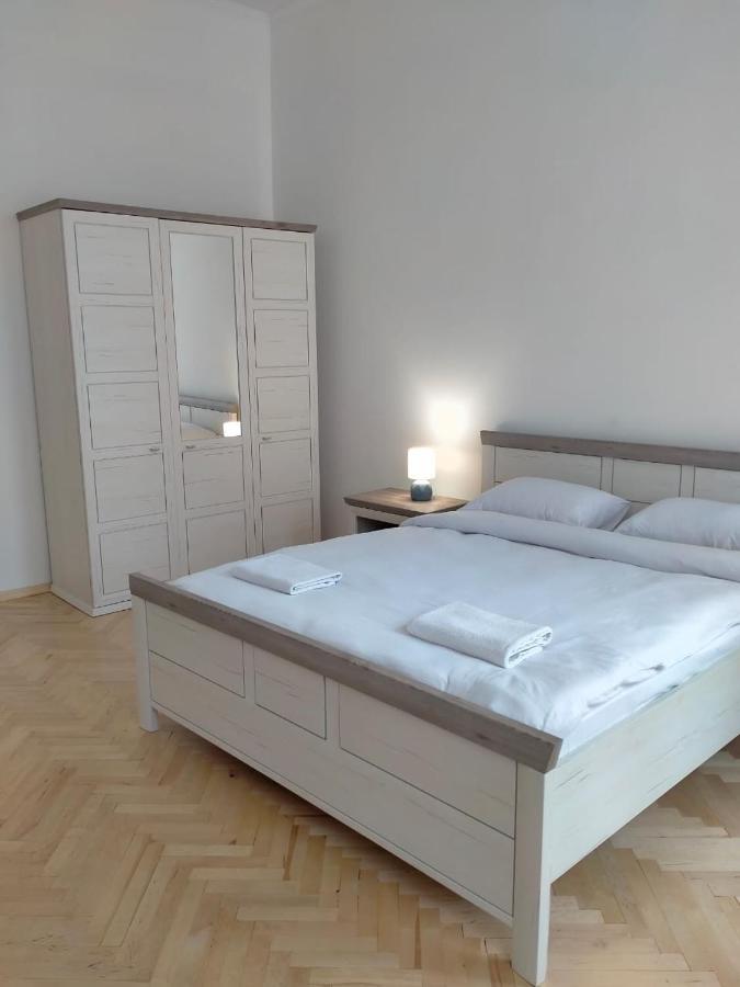 Avangard Kryva Lypa 3 Apart Lvov Exteriér fotografie
